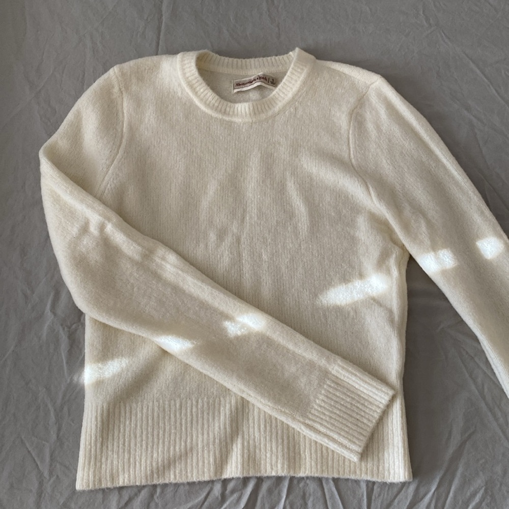 Abercrombie & Fitch | NWOT Cream Super Soft Sweater
